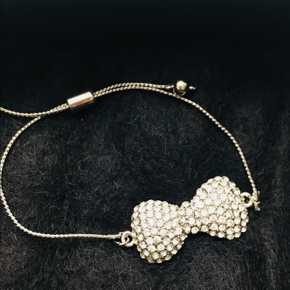 Beautiful Rhinestone Bow bracelet in silver tone